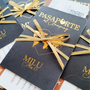 Invitaciones 15 Años Pasaporte Negro y Dorado